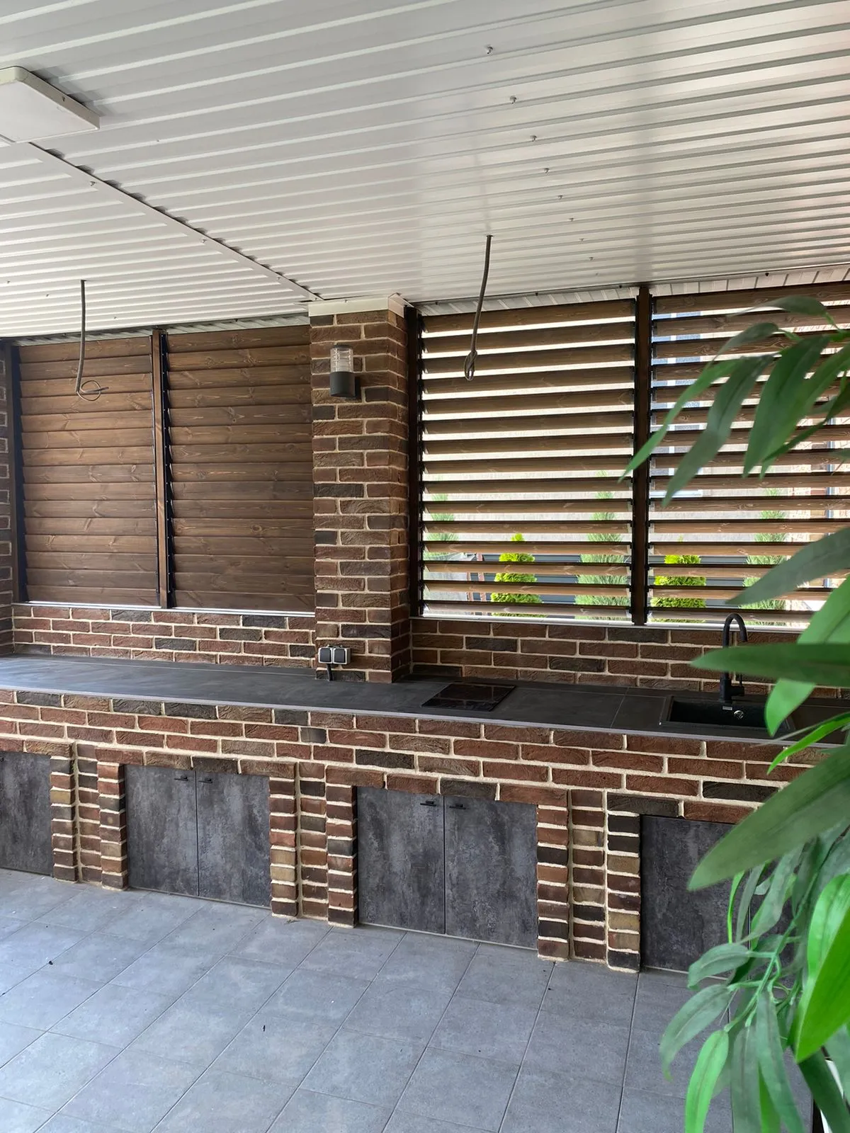 Деревянные поворотные жалюзи